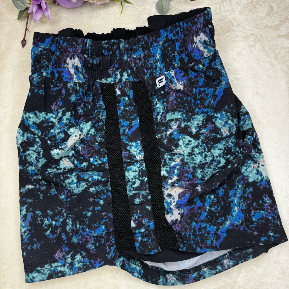 Fabletics Pamela Shorts in Tidepool Print and Island